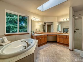 722 E Tacoma Street, Kent WA 98030