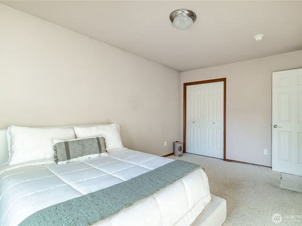 722 E Tacoma Street, Kent WA 98030