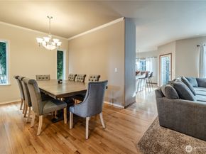 722 E Tacoma Street, Kent WA 98030