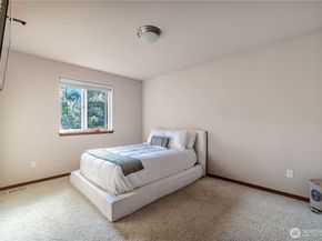 722 E Tacoma Street, Kent WA 98030