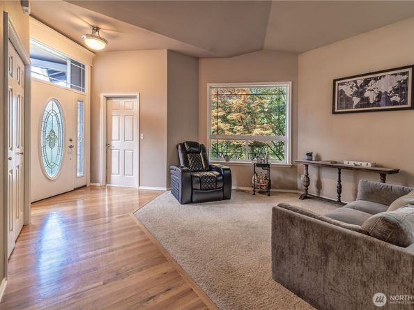 722 E Tacoma Street, Kent WA 98030