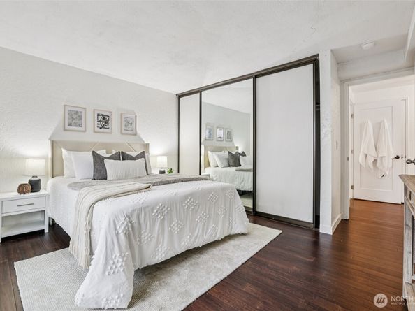 3700 26th Place W 203, Seattle WA 98199