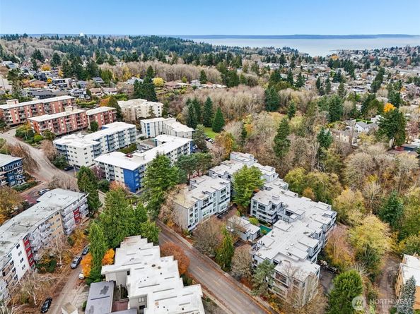 3700 26th Place W 203, Seattle WA 98199