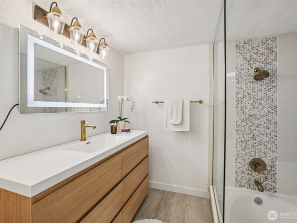 3700 26th Place W 203, Seattle WA 98199