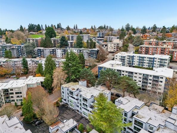 3700 26th Place W 203, Seattle WA 98199