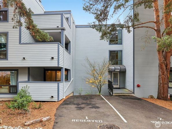 3700 26th Place W 203, Seattle WA 98199