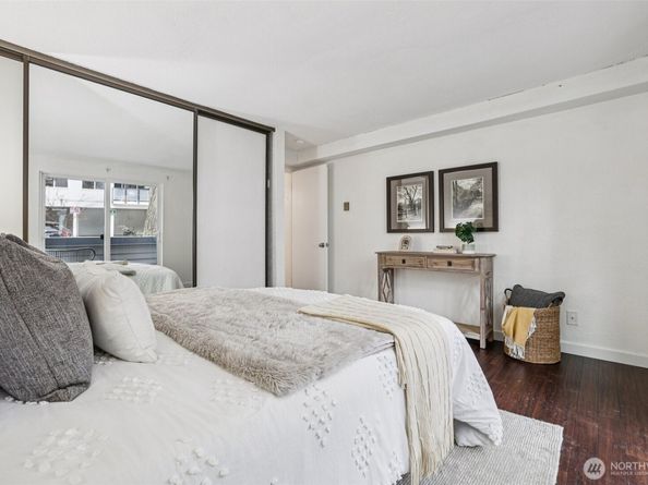 3700 26th Place W 203, Seattle WA 98199