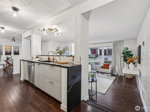 3700 26th Place W 203, Seattle WA 98199