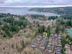 26787 Red Maple Lane NE, Kingston WA 98346