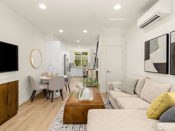 8333 D 12th Avenue NW, Seattle WA 98117