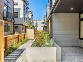 8333 D 12th Avenue NW, Seattle WA 98117