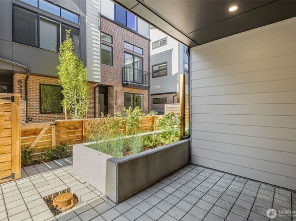 8333 D 12th Avenue NW, Seattle WA 98117