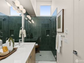 8333 E 12th Avenue NW, Seattle WA 98117