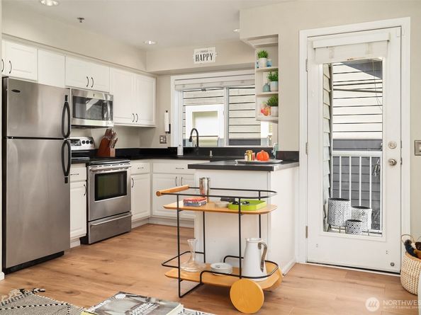 2116 California Avenue SW 201, Seattle WA 98116