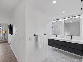 610 E Lake Stevens Road 102, Lake Stevens WA 98258