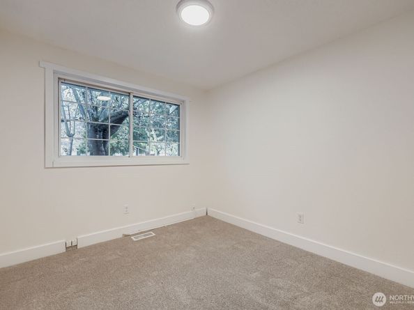 14631 127th Avenue NE, Woodinville WA 98072