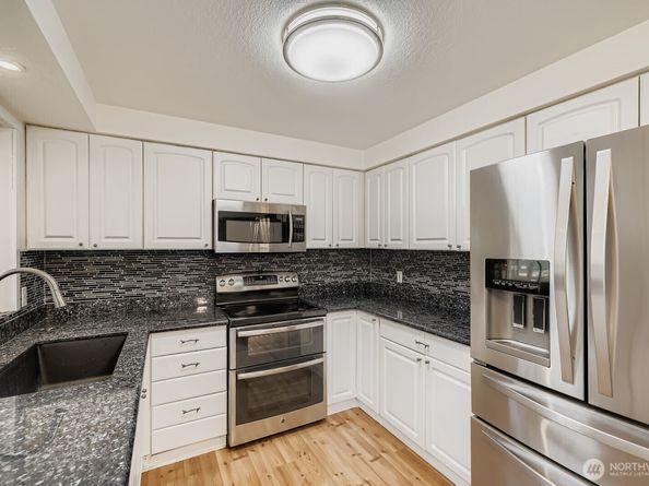 14631 127th Avenue NE, Woodinville WA 98072