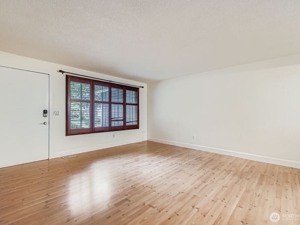 14631 127th Avenue NE, Woodinville WA 98072