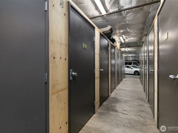 827 Hiawatha Place S 212, Seattle WA 98144