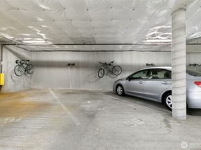 827 Hiawatha Place S 212, Seattle WA 98144