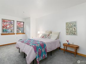 827 Hiawatha Place S 212, Seattle WA 98144