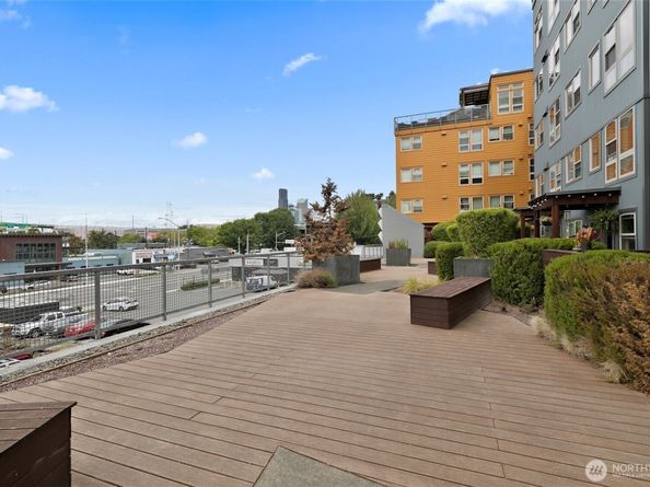 827 Hiawatha Place S 212, Seattle WA 98144