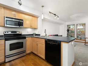 827 Hiawatha Place S 212, Seattle WA 98144