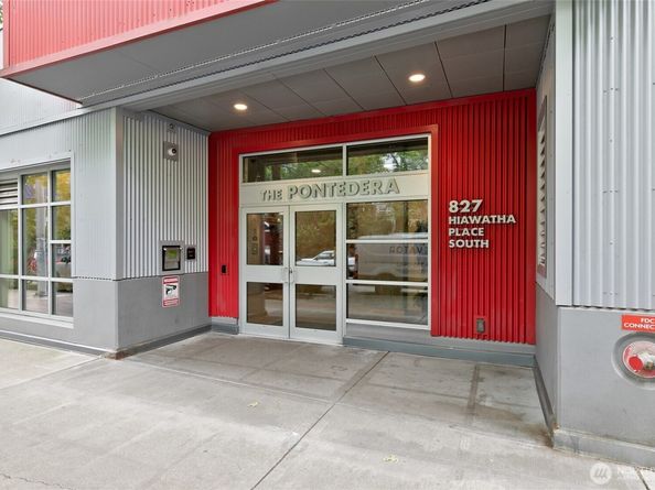 827 Hiawatha Place S 212, Seattle WA 98144