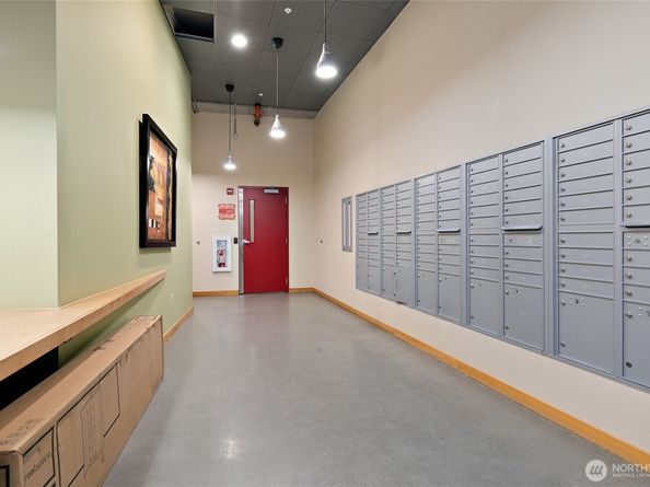 827 Hiawatha Place S 212, Seattle WA 98144