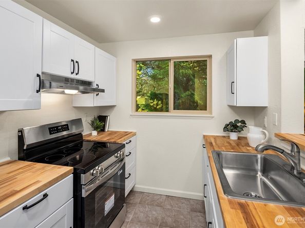 8140 145th Court NE, Redmond WA 98052