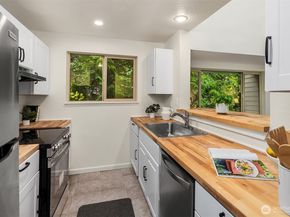 8140 145th Court NE, Redmond WA 98052