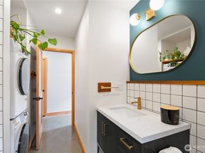 328 NE 55th Street, Seattle WA 98105