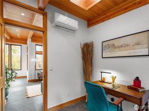 328 NE 55th Street, Seattle WA 98105