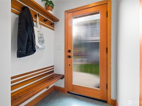 328 NE 55th Street, Seattle WA 98105