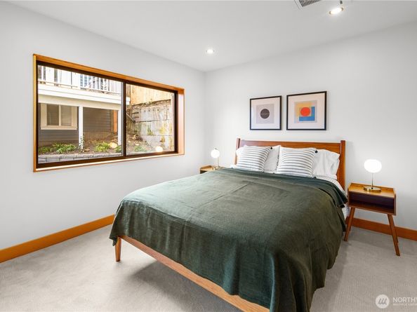 328 NE 55th Street, Seattle WA 98105