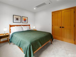 328 NE 55th Street, Seattle WA 98105