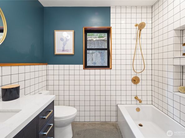 328 NE 55th Street, Seattle WA 98105