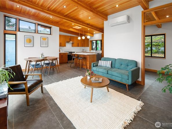 328 NE 55th Street, Seattle WA 98105