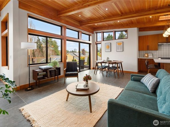 328 NE 55th Street, Seattle WA 98105