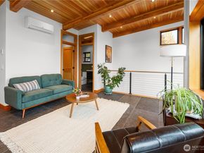 328 NE 55th Street, Seattle WA 98105