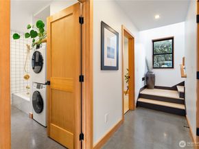 328 NE 55th Street, Seattle WA 98105