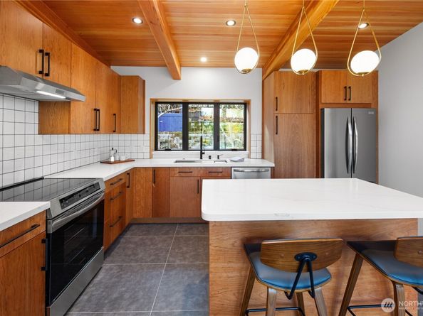 328 NE 55th Street, Seattle WA 98105