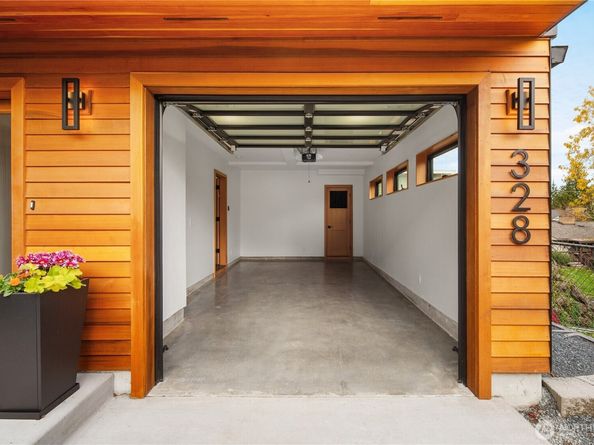 328 NE 55th Street, Seattle WA 98105