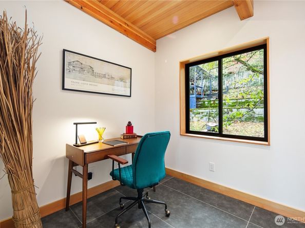 328 NE 55th Street, Seattle WA 98105