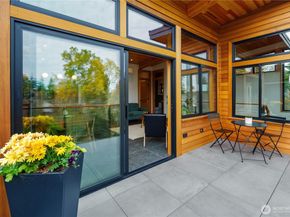 328 NE 55th Street, Seattle WA 98105