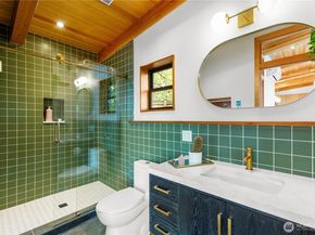 328 NE 55th Street, Seattle WA 98105