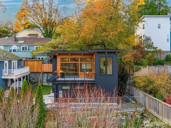 328 NE 55th Street, Seattle WA 98105