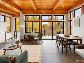 328 NE 55th Street, Seattle WA 98105