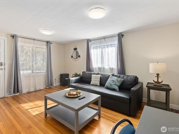 10019 Interlake Avenue N, Seattle WA 98133