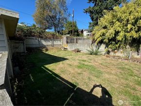 10019 Interlake Avenue N, Seattle WA 98133